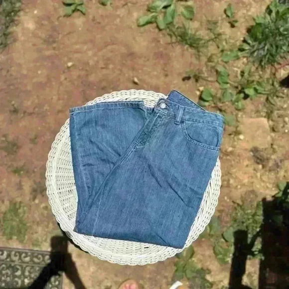 L.L. Bean size 8p cropped jeans. Soft fabric. ID#268523 medium wash - Picture 1 of 7
